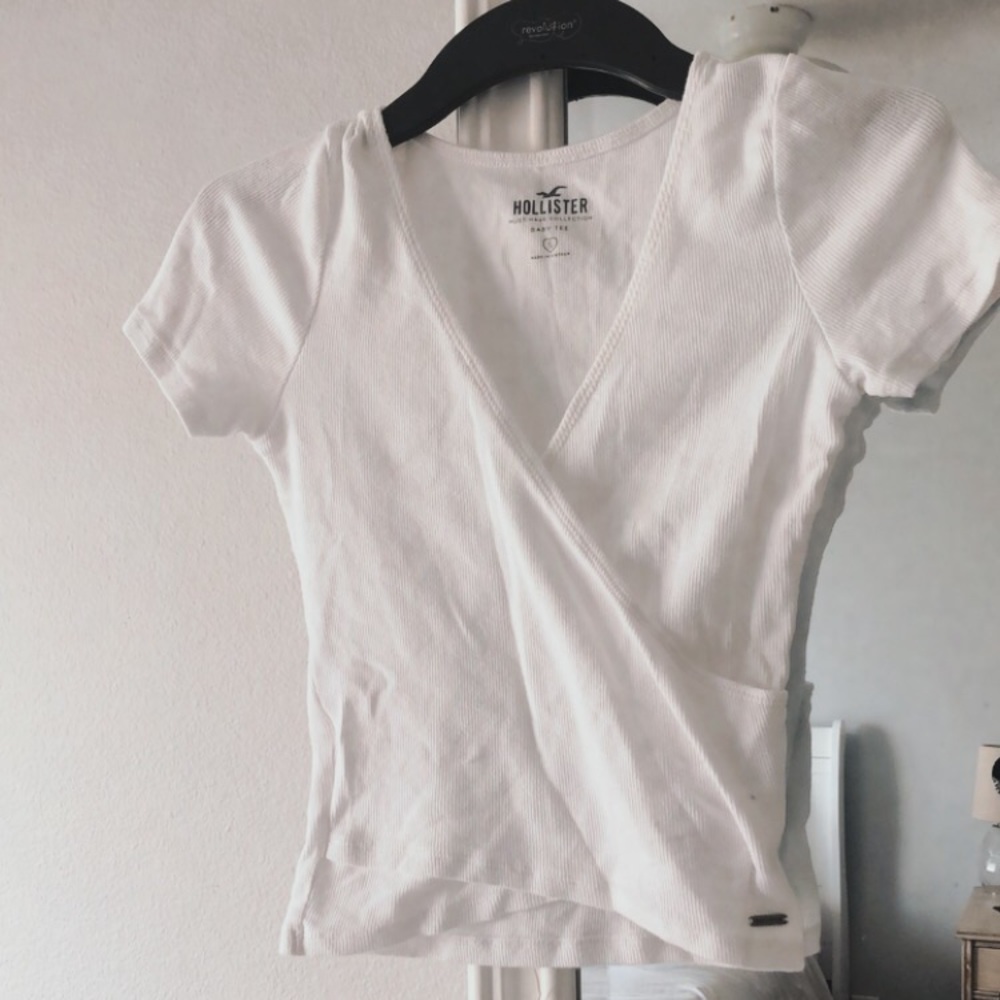 Hollister baby tee